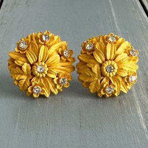 A Lovely Sunny Yellow Flower!  Vintage Clip On Earrings w Rhinestones